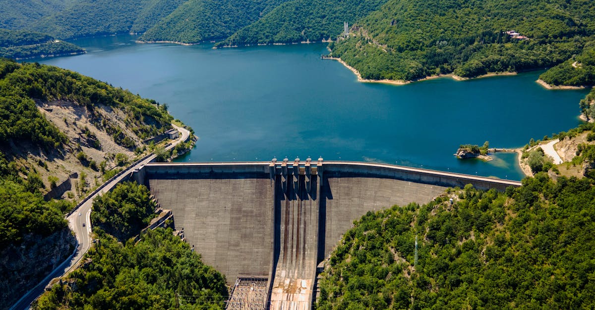 découvrez l'énergie hydroélectrique, une source d'énergie renouvelable fiable qui exploite la puissance de l'eau pour produire de l'électricité. apprenez comment cette technologie durable contribue à la lutte contre le changement climatique et favorise un avenir énergétique propre.