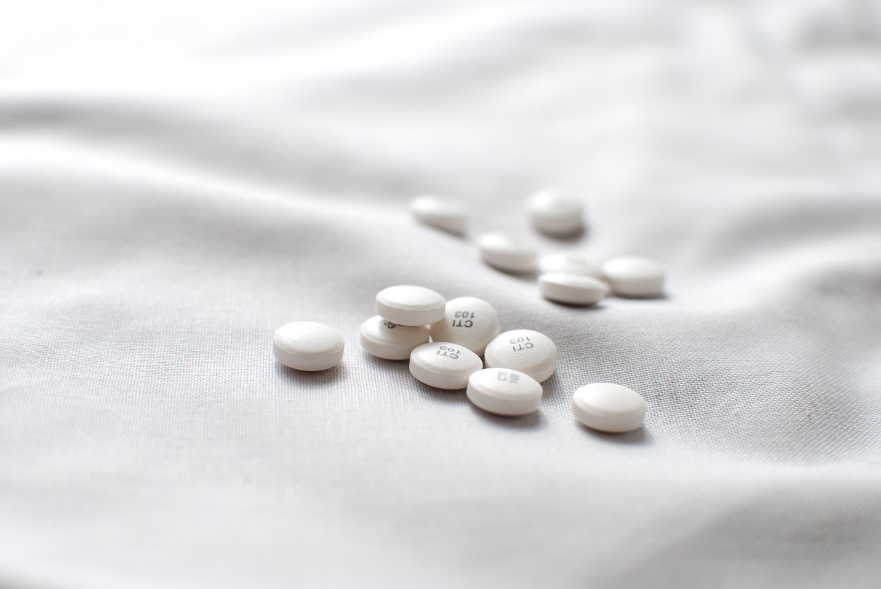 découvrez l'impact écologique des médicaments et comment leur production, utilisation et élimination affectent l'environnement et la santé publique.
