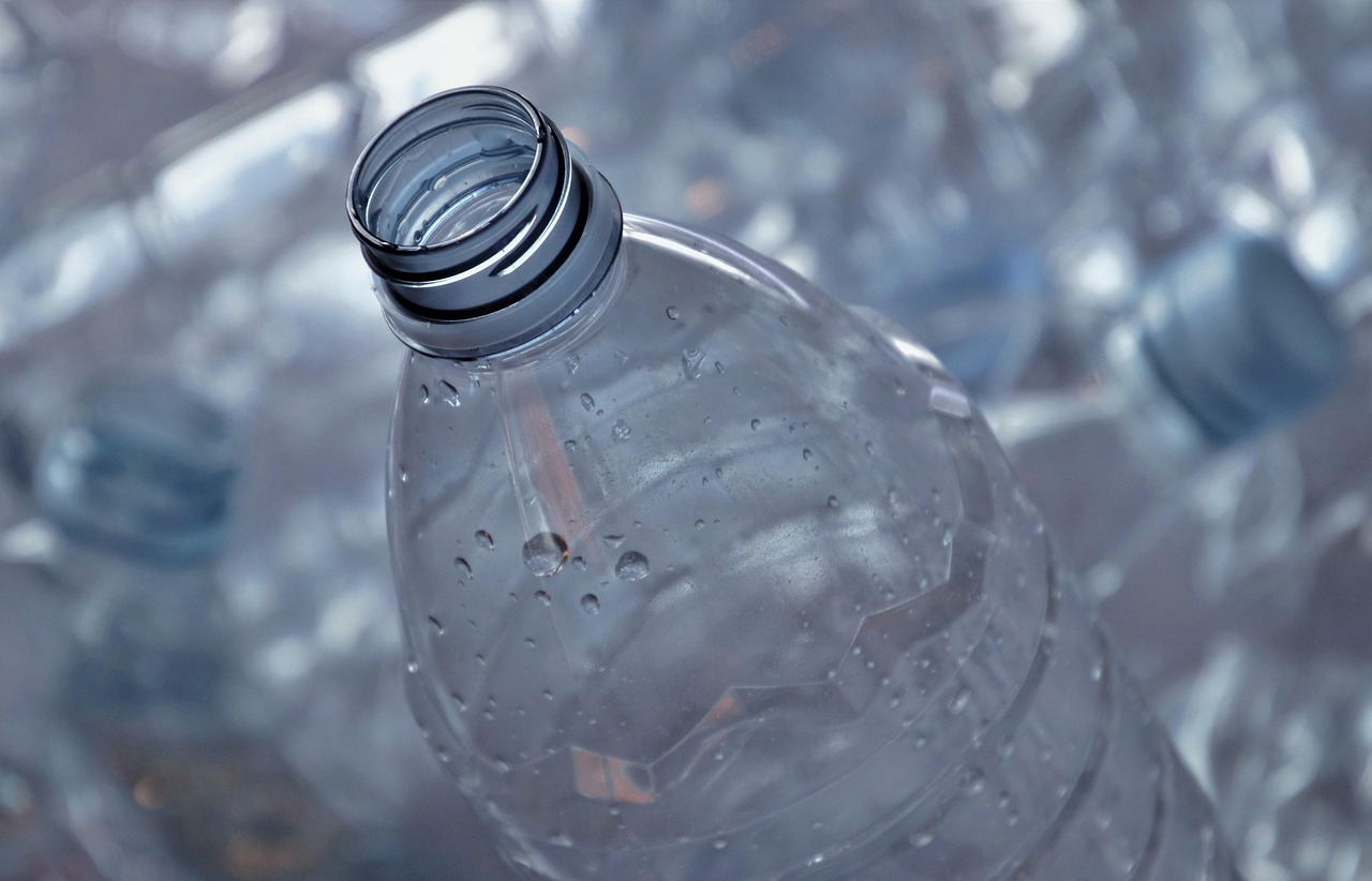 découvrez les méthodes innovantes et efficaces du recyclage du plastique pour préserver l'environnement et réduire les déchets.