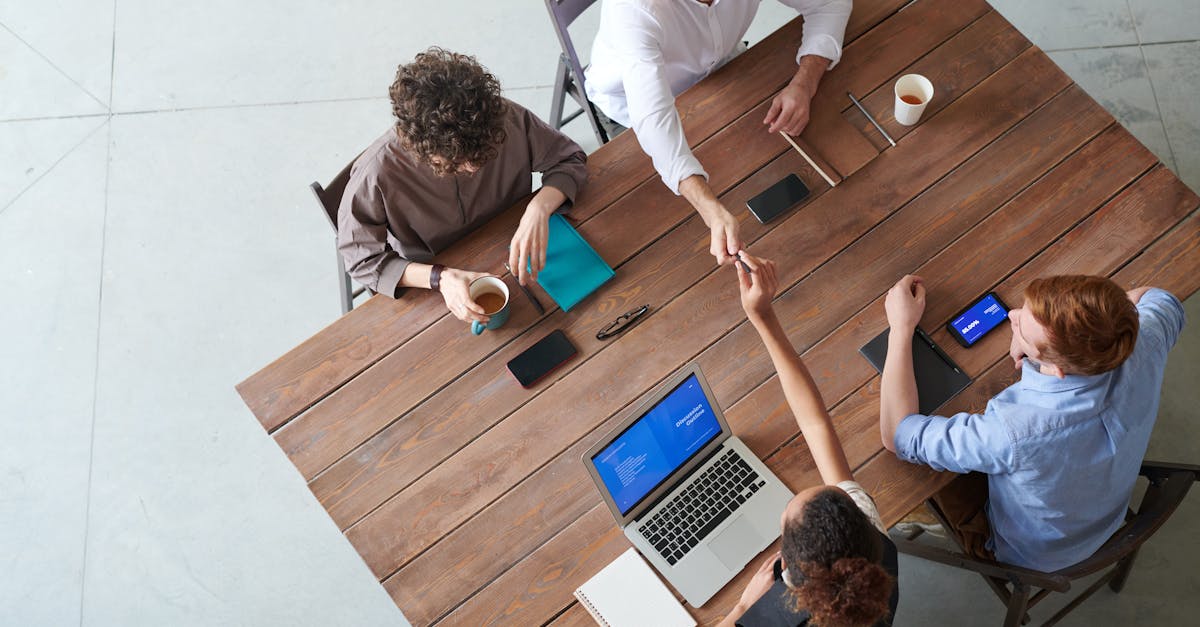 découvrez l'importance de la collaboration dans le monde professionnel et personnel. apprenez comment travailler ensemble de manière efficace pour atteindre des objectifs communs, renforcer les liens et stimuler la créativité.