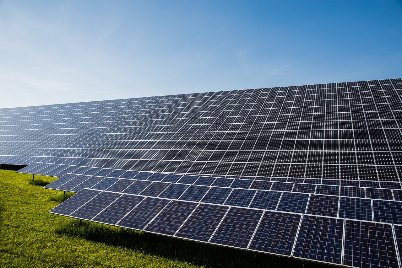 découvrez comment la transition énergétique transforme notre manière de produire et consommer l’énergie, en favorisant les énergies renouvelables et en réduisant l’empreinte carbone pour un avenir plus durable.