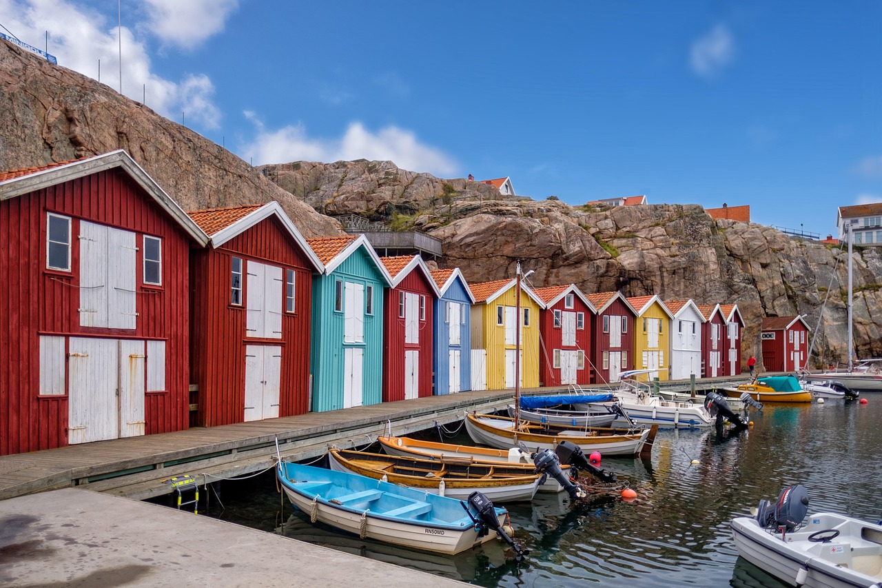découvrez la suède, un pays scandinave réputé pour ses paysages naturels préservés, ses villes dynamiques comme stockholm, et sa riche culture mêlant traditions et modernité. partez à la rencontre de la nature, du design et de l'art de vivre suédois.