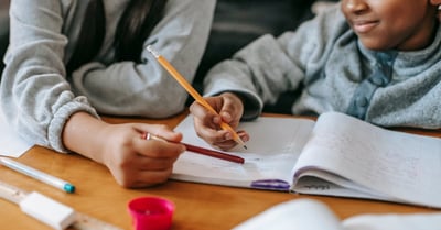 Engagement des jeunes : comprendre les enjeux et les solutions pour un avenir meilleur